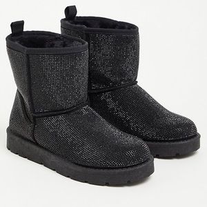 Torrid Black Sequin Embroidered Chunky Fur Snow Bootie- Size 11